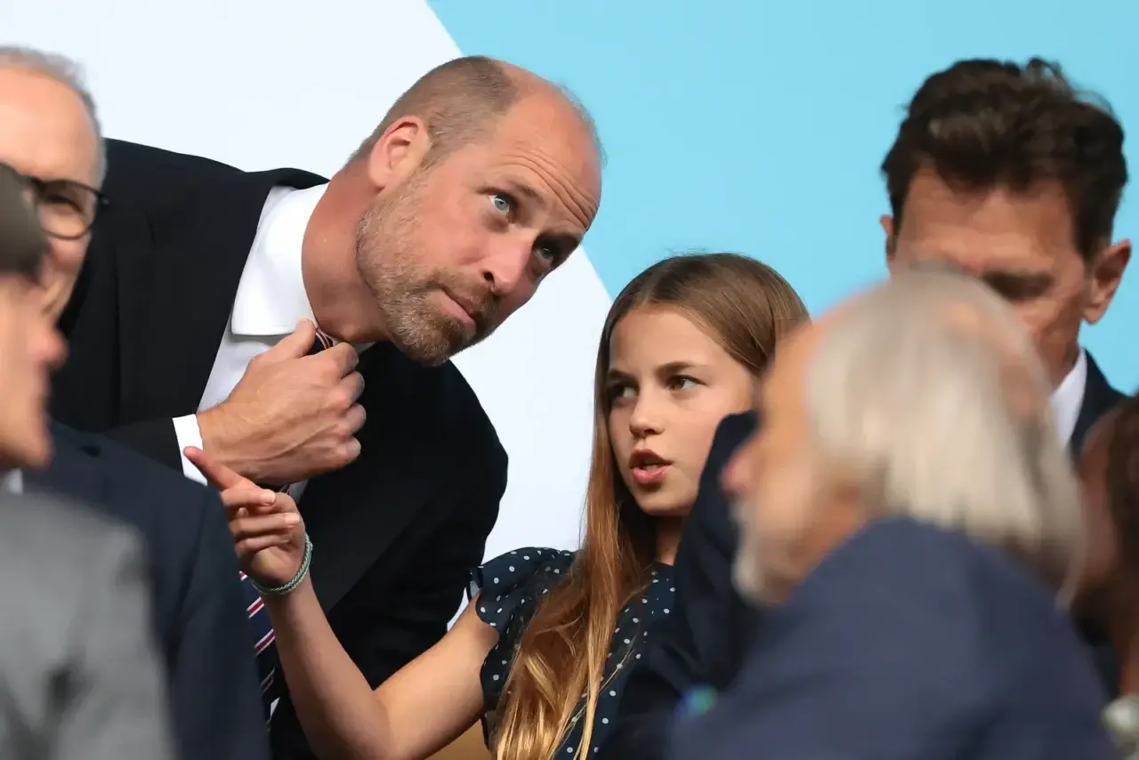 威廉王子随, 路易王子分 威廉王子随, 路易王子分