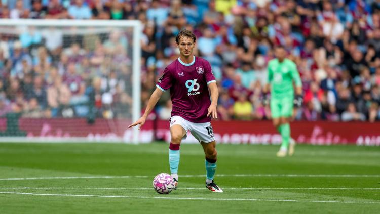 很难踢, 伯恩利后卫